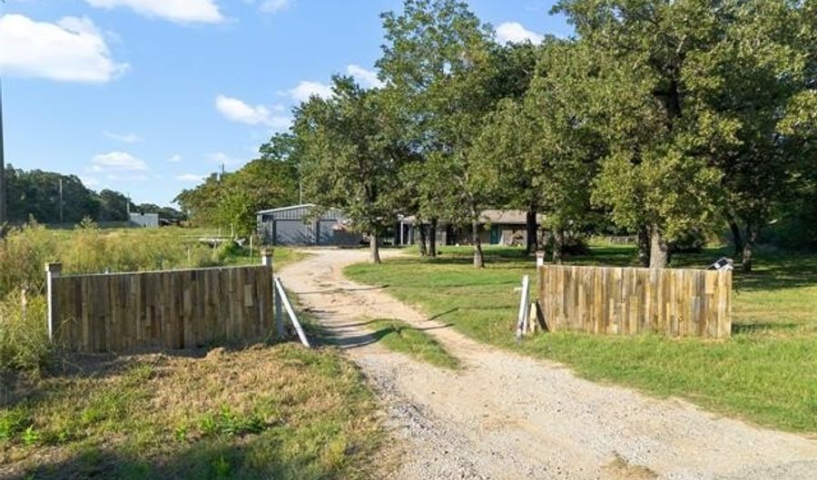 1900 Hometown Rd, Ardmore, OK 73401 - 2 Beds, 1 Bath