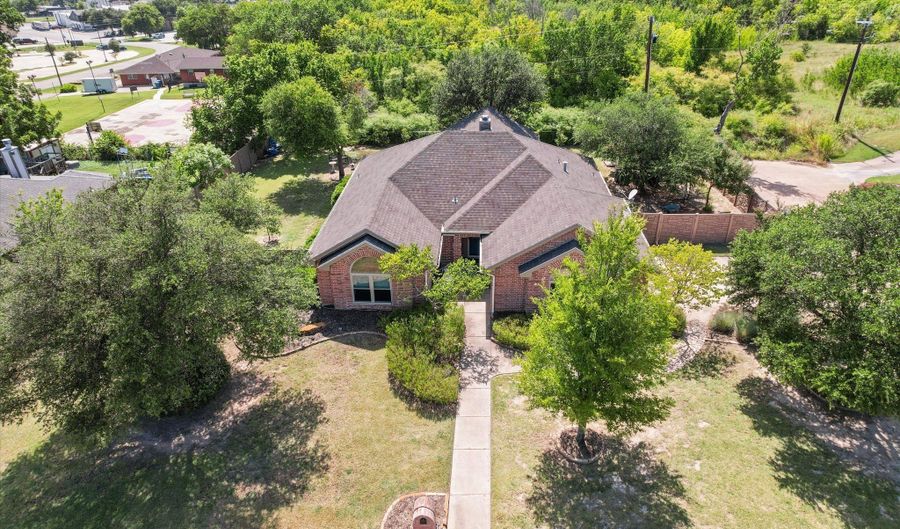 400 Rolling Hills Dr, Aledo, TX 76008 - 3 Beds, 2 Bath