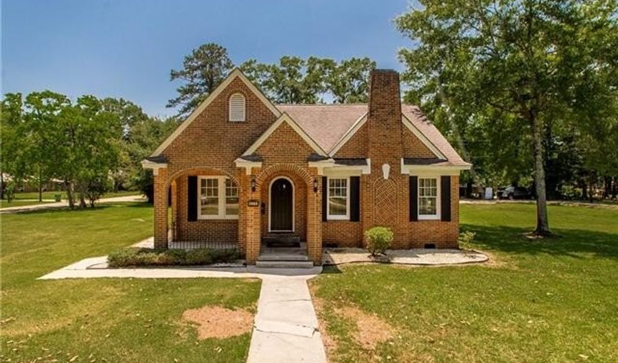 826 CAROLINA Ave, Bogalusa, LA 70427 - 3 Beds, 2 Bath