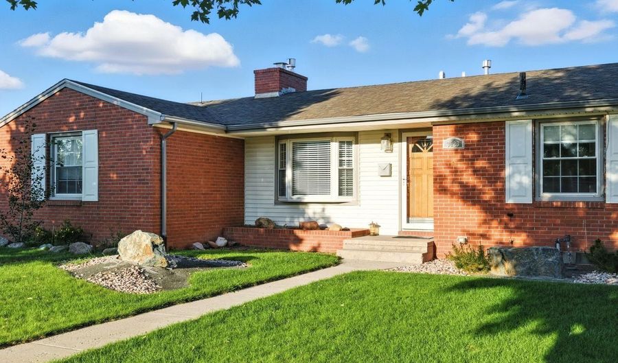 3923 MCCOMB Ave, Cheyenne, WY 82001 - 5 Beds, 4 Bath