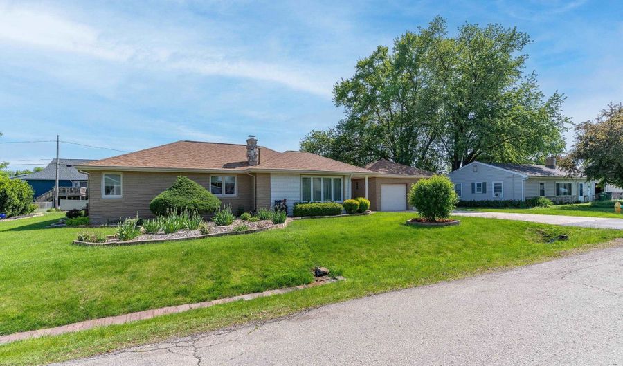 2627 W HEATHER Ave, Appleton, WI 54914 - 3 Beds, 2 Bath