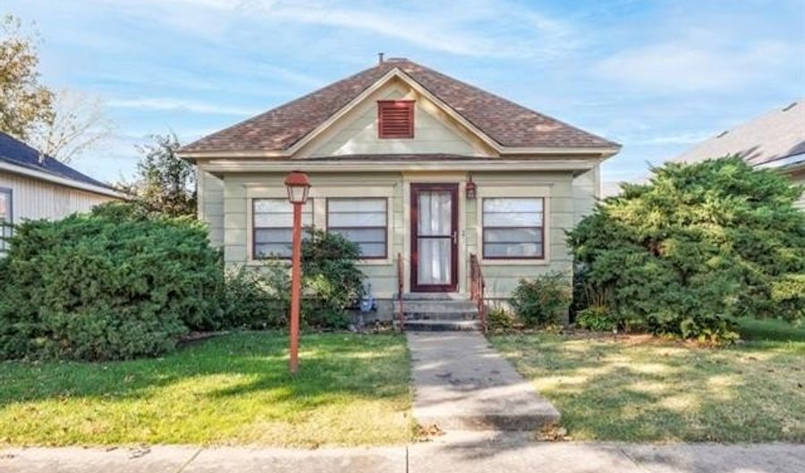 311 S Quapaw Ave, Bartlesville, OK 74003 - 3 Beds, 2 Bath