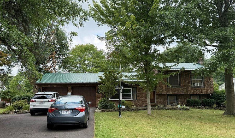 1921 Birch Trace Dr, Austintown, OH 44515 - 3 Beds, 2 Bath