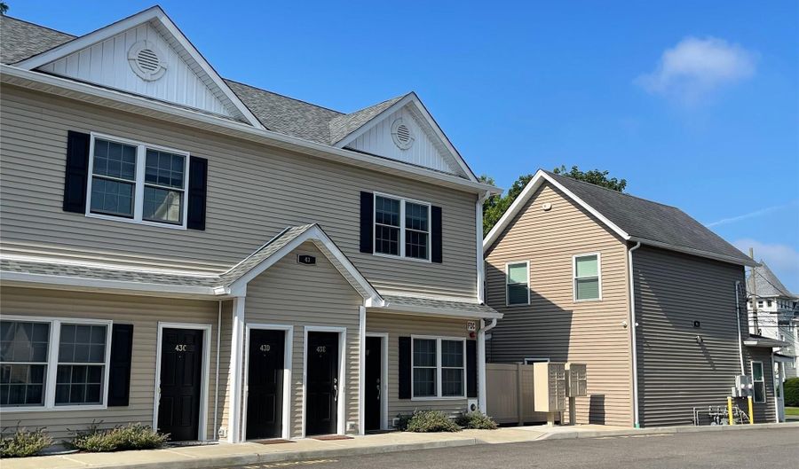 47 Park Ave D, Amityville, NY 11701 - 1 Beds, 1 Bath