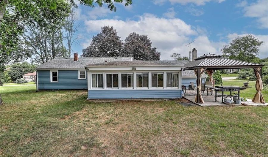 61 Reservoir Ave, Johnston, RI 02919 - 3 Beds, 2 Bath