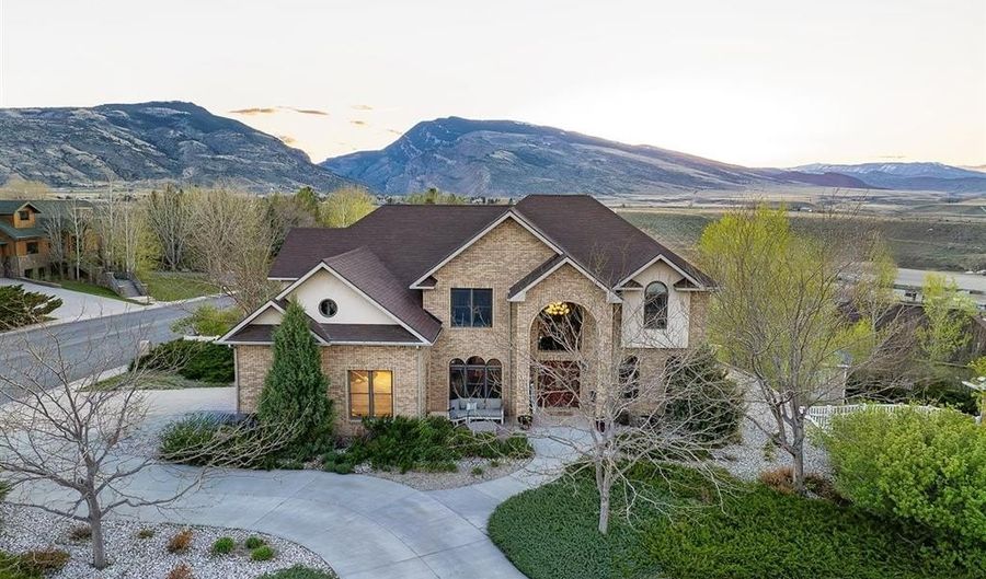 407 Indigo Cir 3, Cody, WY 82414 - 5 Beds, 6 Bath