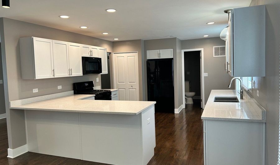 607 W Maude Ave, Arlington Heights, IL 60004 - 3 Beds, 2 Bath