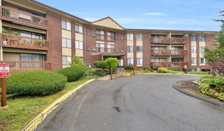 2315 Cromwell Hills Dr 2315, Cromwell, CT 06416 - 2 Beds, 2 Bath