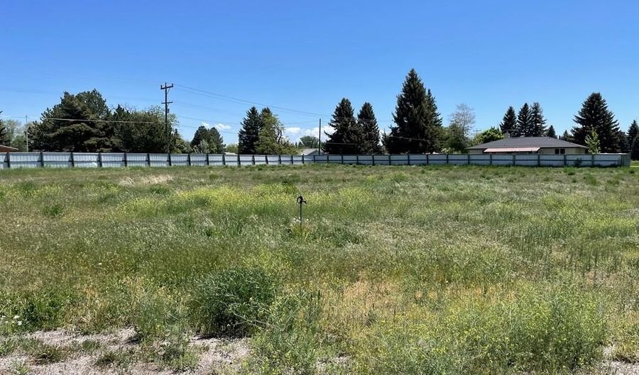 170 N 400 W, Blackfoot, ID 83221 - 2 Beds, 1 Bath