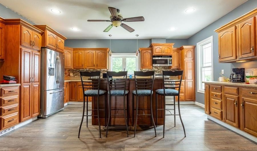627 NE 6th, Dyersville, IA 52040 - 4 Beds, 2 Bath