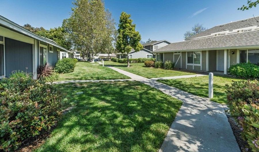 801 Yankee Point Way, Oceanside, CA 92058 - 2 Beds, 2 Bath