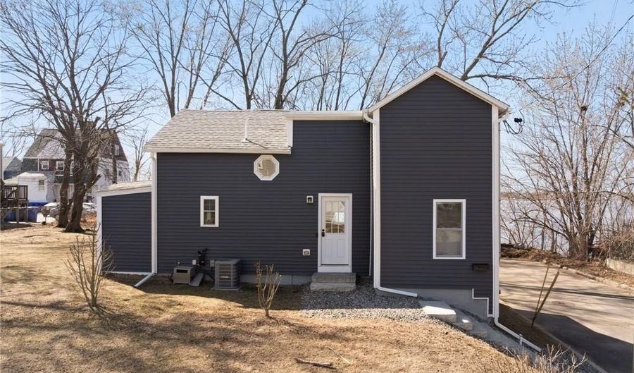102 Lincoln Ave, East Providence, RI 02915 - 3 Beds, 1 Bath