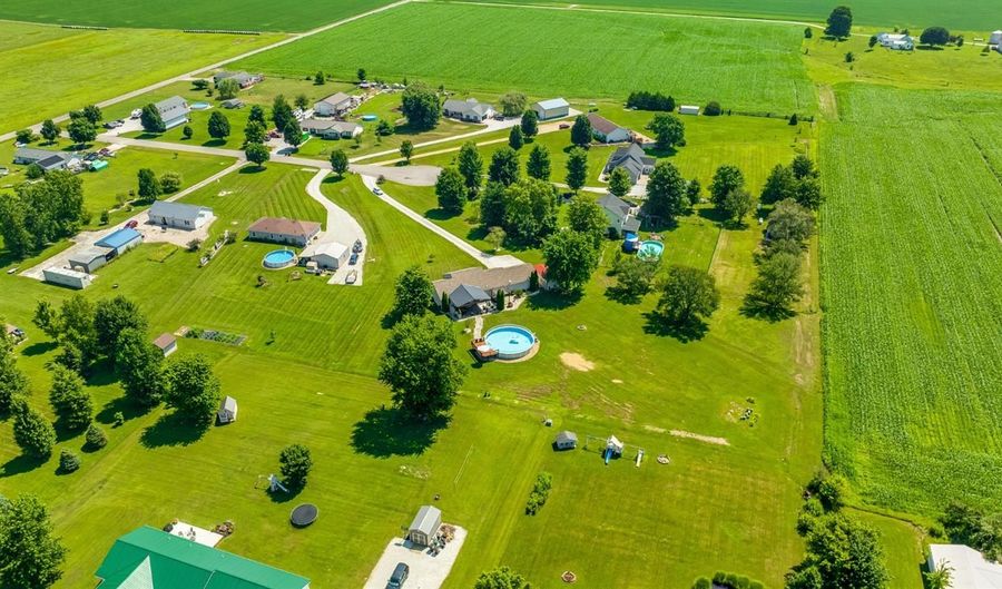 11462 Four Seasons Dr, Batesville, IN 47006 - 4 Beds, 2 Bath