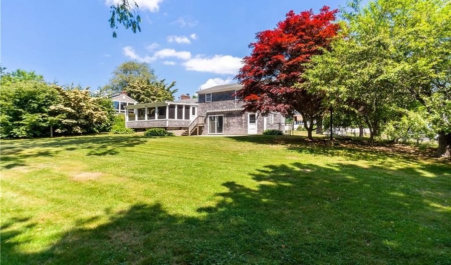 36 Roosevelt Dr, Bristol, RI 02809 - 3 Beds, 2 Bath