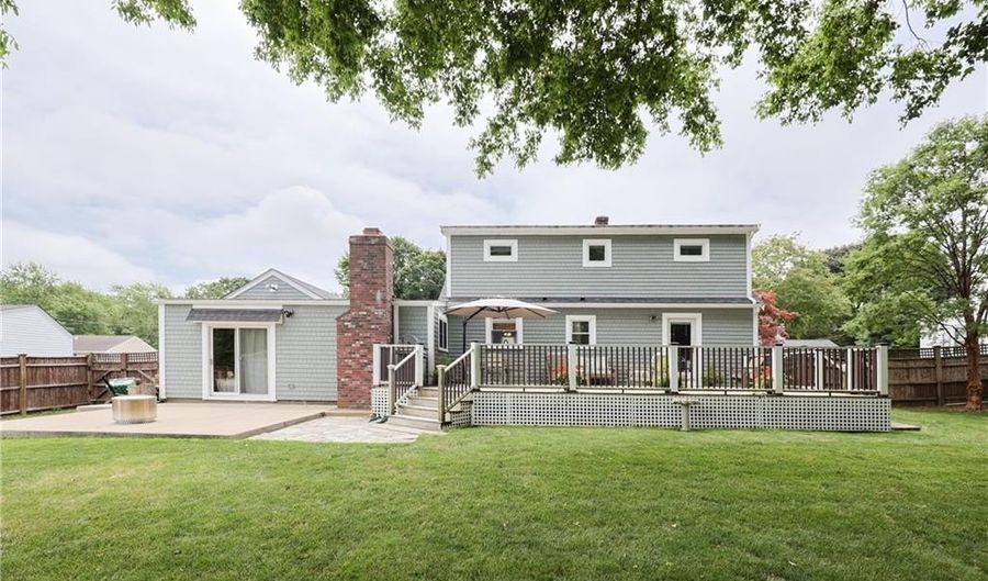 15 Terrace Dr, Bristol, RI 02809 - 3 Beds, 2 Bath