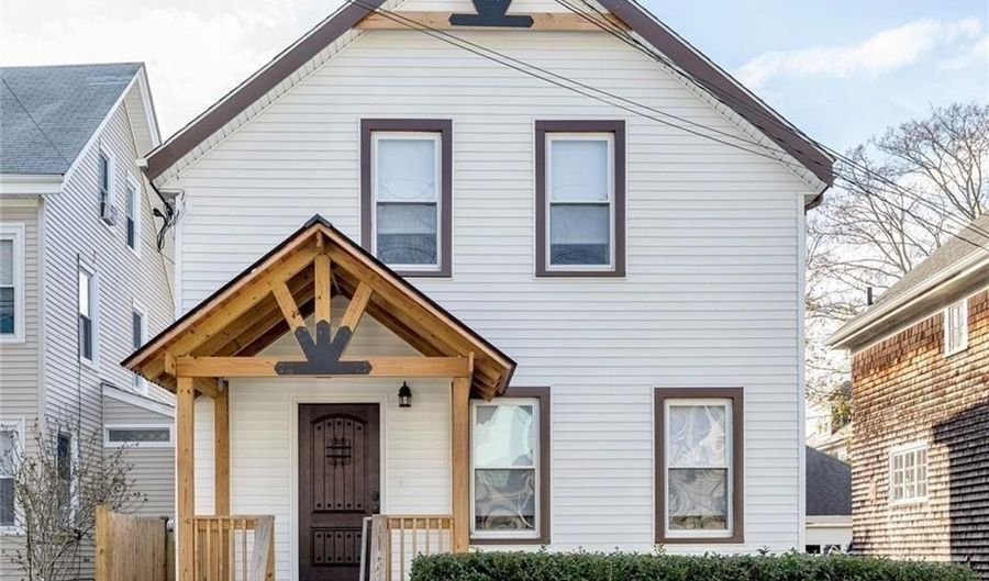 18 Hall Ave, Newport, RI 02840 - 3 Beds, 3 Bath