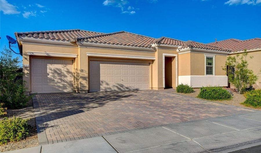 484 Punto Vallata Dr, Henderson, NV 89011 - 3 Beds, 3 Bath