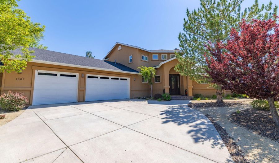1307 Camballeria Dr, Carson City, NV 89701 - 4 Beds, 3 Bath