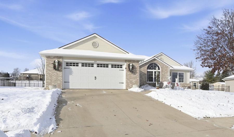 237 Broadmore Cir, Angola, IN 46703 - 3 Beds, 2 Bath