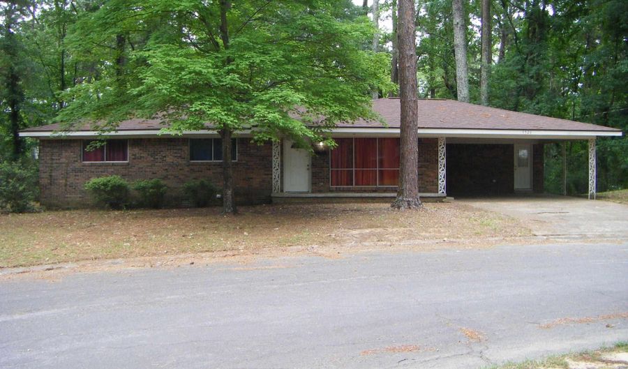 1526 Pine Manor Dr, Arkadelphia, AR 71923 - 3 Beds, 2 Bath