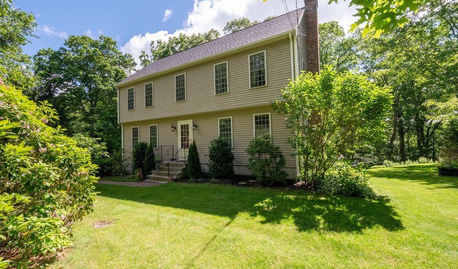 140 Ironworks Rd, Clinton, CT 06413 - 3 Beds, 3 Bath