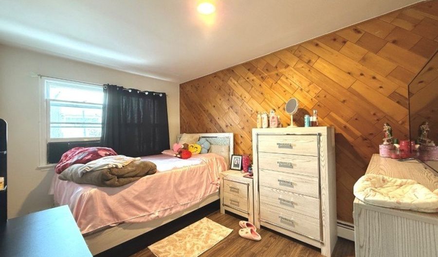 27 Honiss St, Belleville, NJ 07109 - 4 Beds, 1 Bath