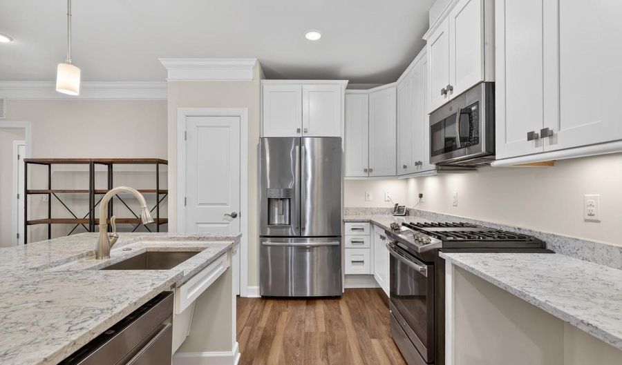 6101 FAIRVIEW FARM Dr 207, Alexandria, VA 22315 - 2 Beds, 2 Bath
