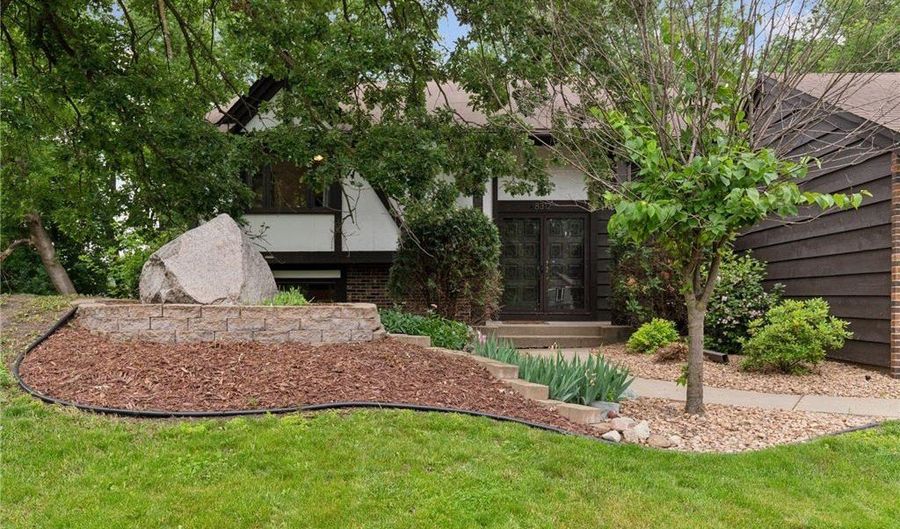 8312 140th Street Ct, Apple Valley, MN 55124 - 4 Beds, 2 Bath