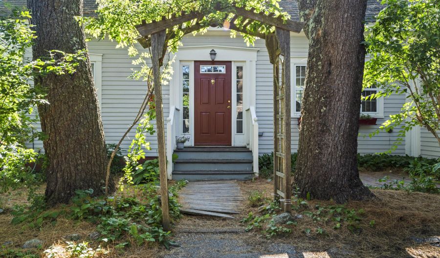 81 Richardson St, Bath, ME 04530 - 3 Beds, 2 Bath
