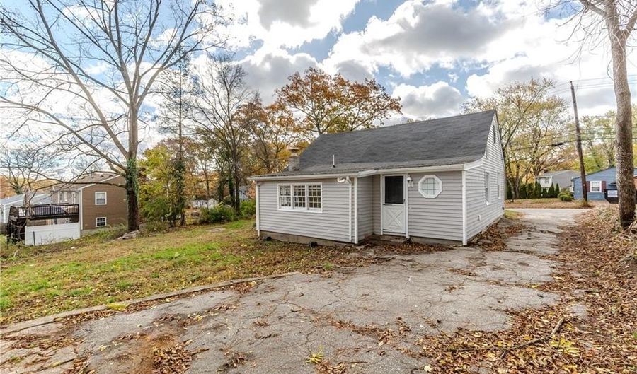30 Bear Hill Rd, Cumberland, RI 02864 - 3 Beds, 1 Bath