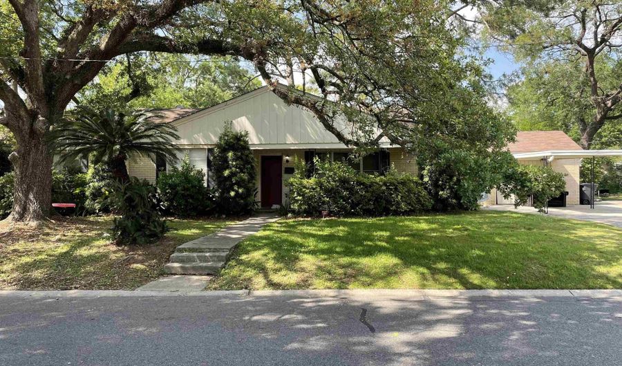 1725 April St, Baton Rouge, LA 70808 - 3 Beds, 2 Bath