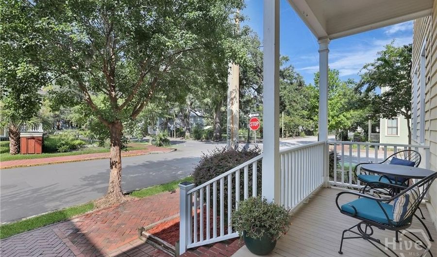 221 E 32nd St, Savannah, GA 31401 - 2 Beds, 3 Bath