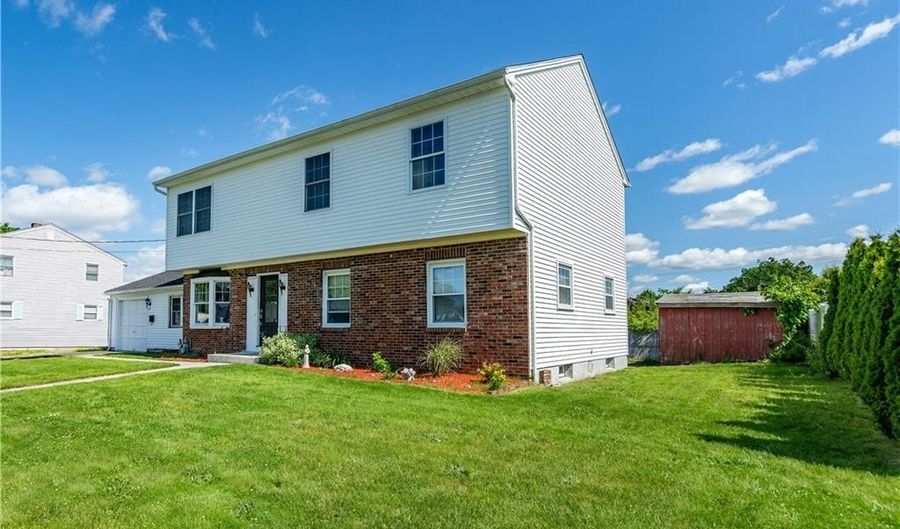 74 Brookhaven Dr, East Providence, RI 02914 - 4 Beds, 2 Bath