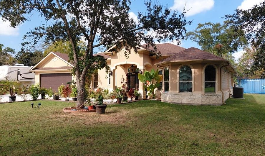 309 HICKMAN Ln, Angleton, TX 77515 - 3 Beds, 2 Bath