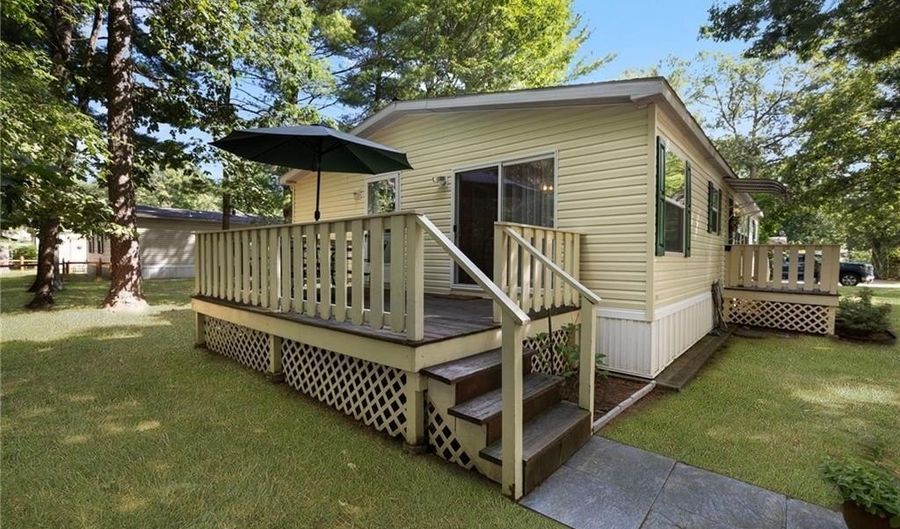 8 King Philip Rd, Coventry, RI 02816 - 2 Beds, 2 Bath