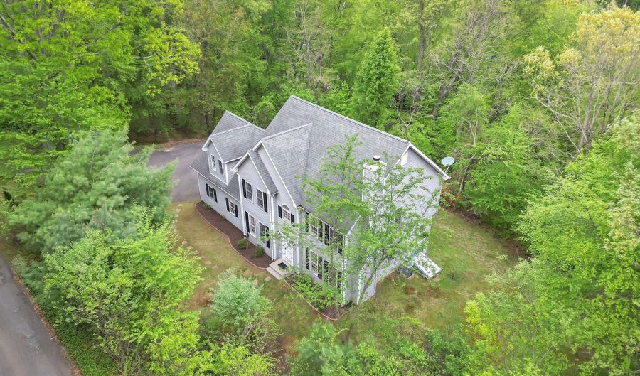 9 A Alice Dr, Burlington, CT 06013 - 3 Beds, 3 Bath