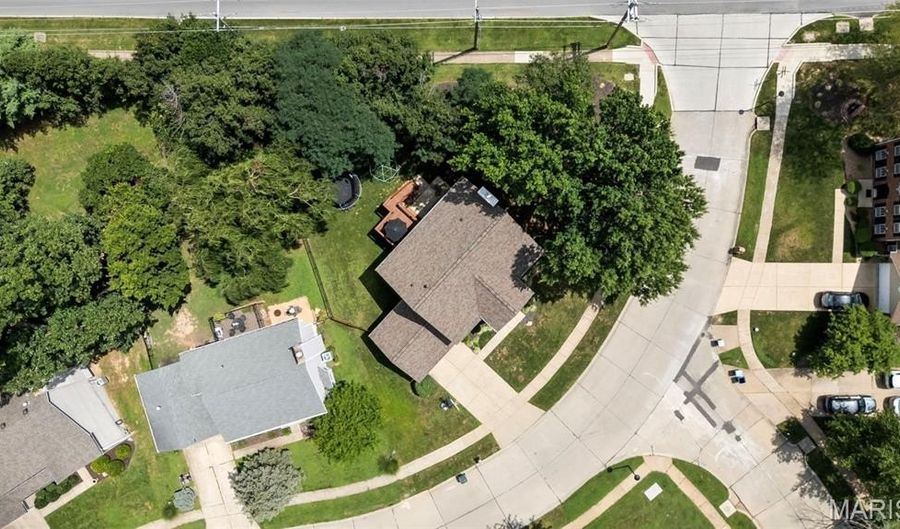 703 Trago Creek Dr, Ballwin, MO 63021 - 4 Beds, 4 Bath