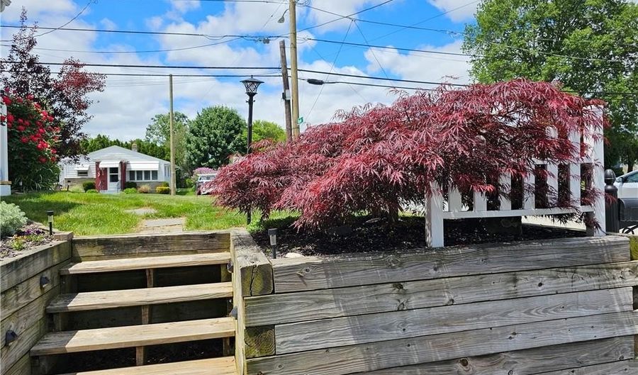 3 Bank St, Cranston, RI 02920 - 3 Beds, 3 Bath