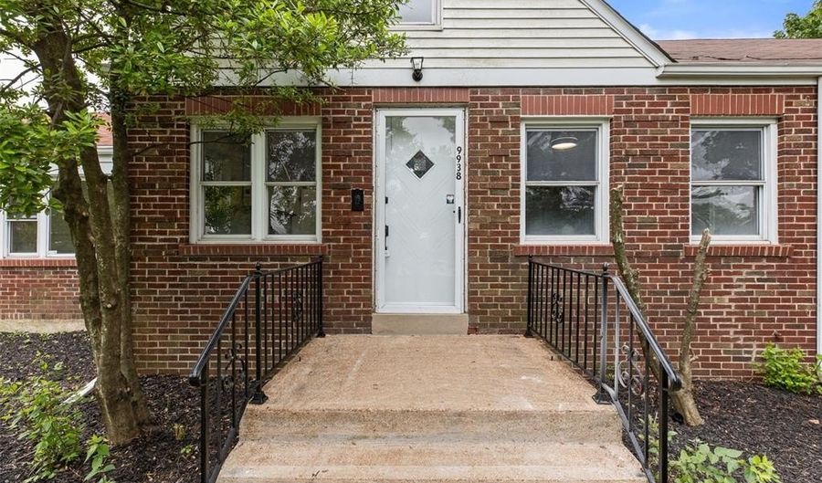 9938 Coventry Ln, Affton, MO 63123 - 4 Beds, 3 Bath