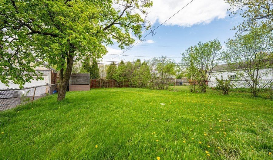 368 Grover Cleveland Hwy, Amherst, NY 14226 - 5 Beds, 2 Bath