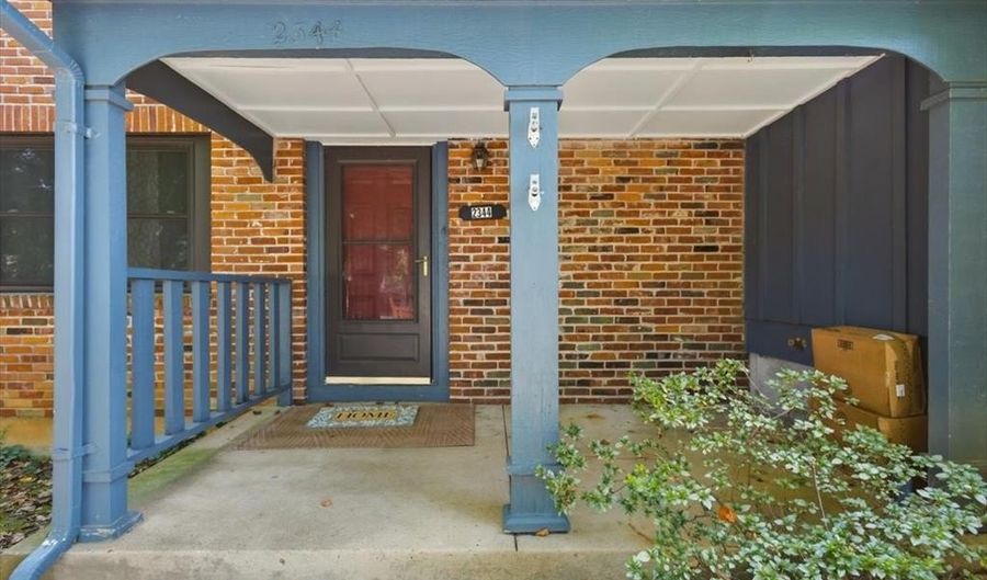 2344 Hidden Meadow Ln, Ballwin, MO 63021 - 2 Beds, 3 Bath