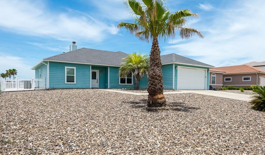 1074 S BAY St, Aransas Pass, TX 78336 - 3 Beds, 2 Bath