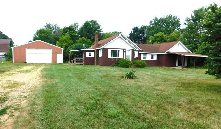616 32nd St, Allegan, MI 49010 - 3 Beds, 1 Bath