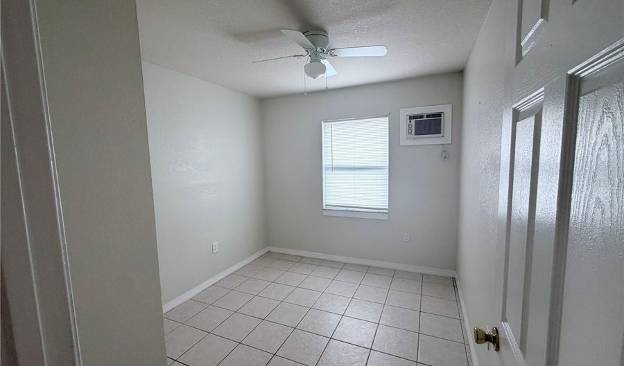 507 TWIN PINES Ln C, Auburndale, FL 33823 - 2 Beds, 1 Bath