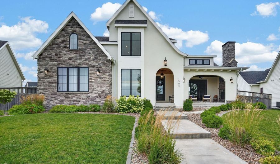 1509 SW Des Moines St, Ankeny, IA 50023 - 6 Beds, 6 Bath