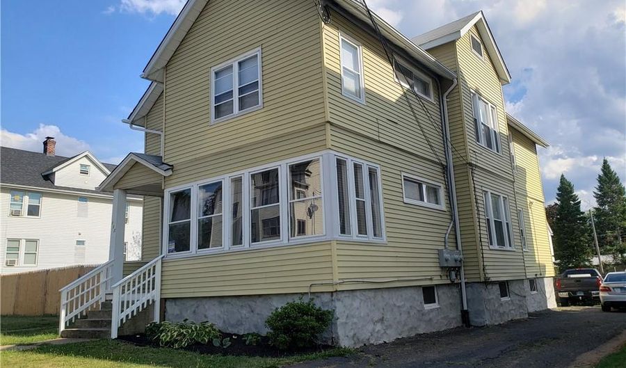 152 Columbia St, New Britain, CT 06052 - 4 Beds, 2 Bath