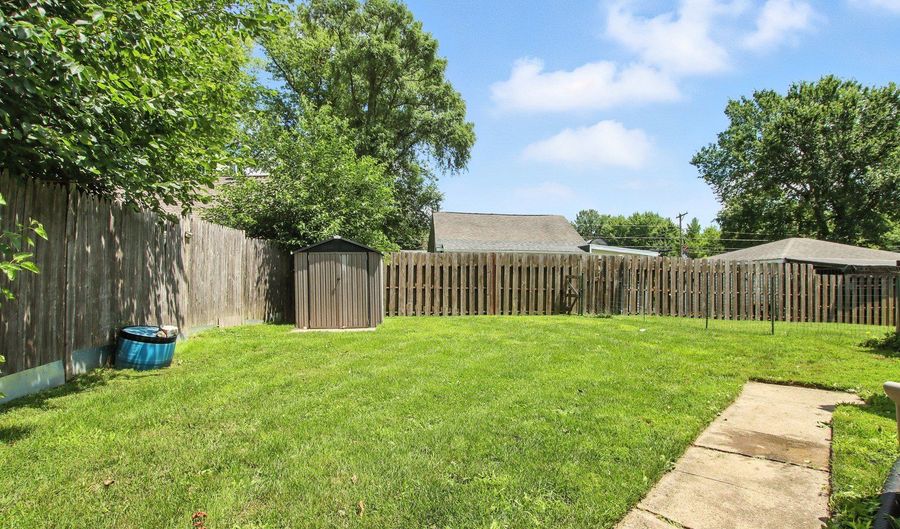 42517 N Poplar St, Antioch, IL 60002 - 2 Beds, 1 Bath