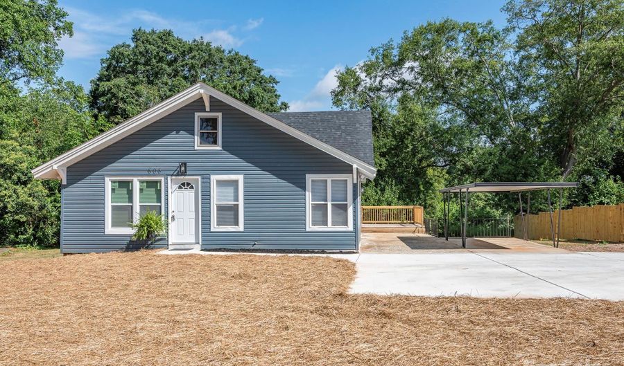 606 W Pine St, Blacksburg, SC 29702 - 3 Beds, 2 Bath
