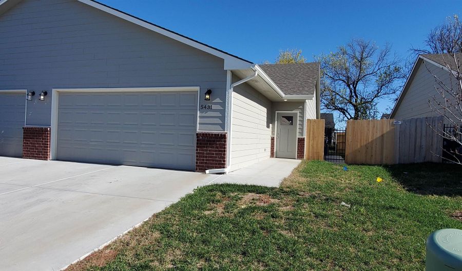 5431 N Colburn St, Bel Aire, KS 67226 - 3 Beds, 2 Bath