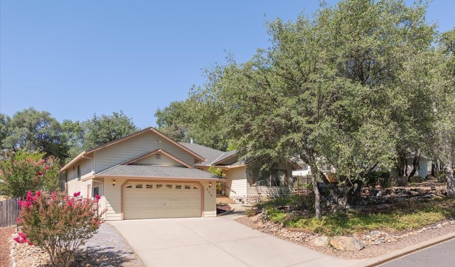 220 Mistletoe, Angels Camp, CA 95222 - 3 Beds, 2 Bath